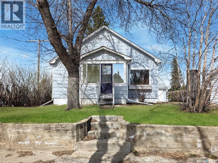 Property Photo:  302 6th Avenue E  SK S0A 2P0 