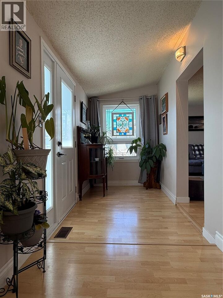 Property Photo:  278 8th Avenue E  SK S0A 2P0 