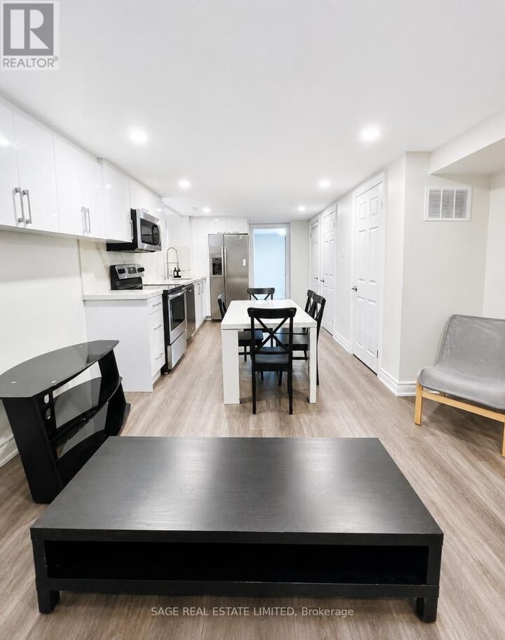 Property Photo:  230 Lawrence Avenue West  ON M4R 2J3 