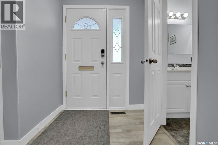 Property Photo:  194 Plainsview Drive  SK S4S 6L2 
