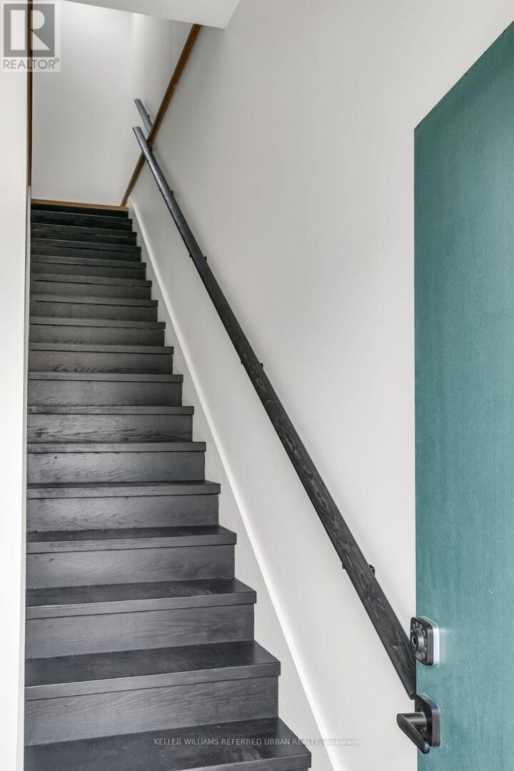 Property Photo:  101R Pendrith Street  ON M6G 1R8 