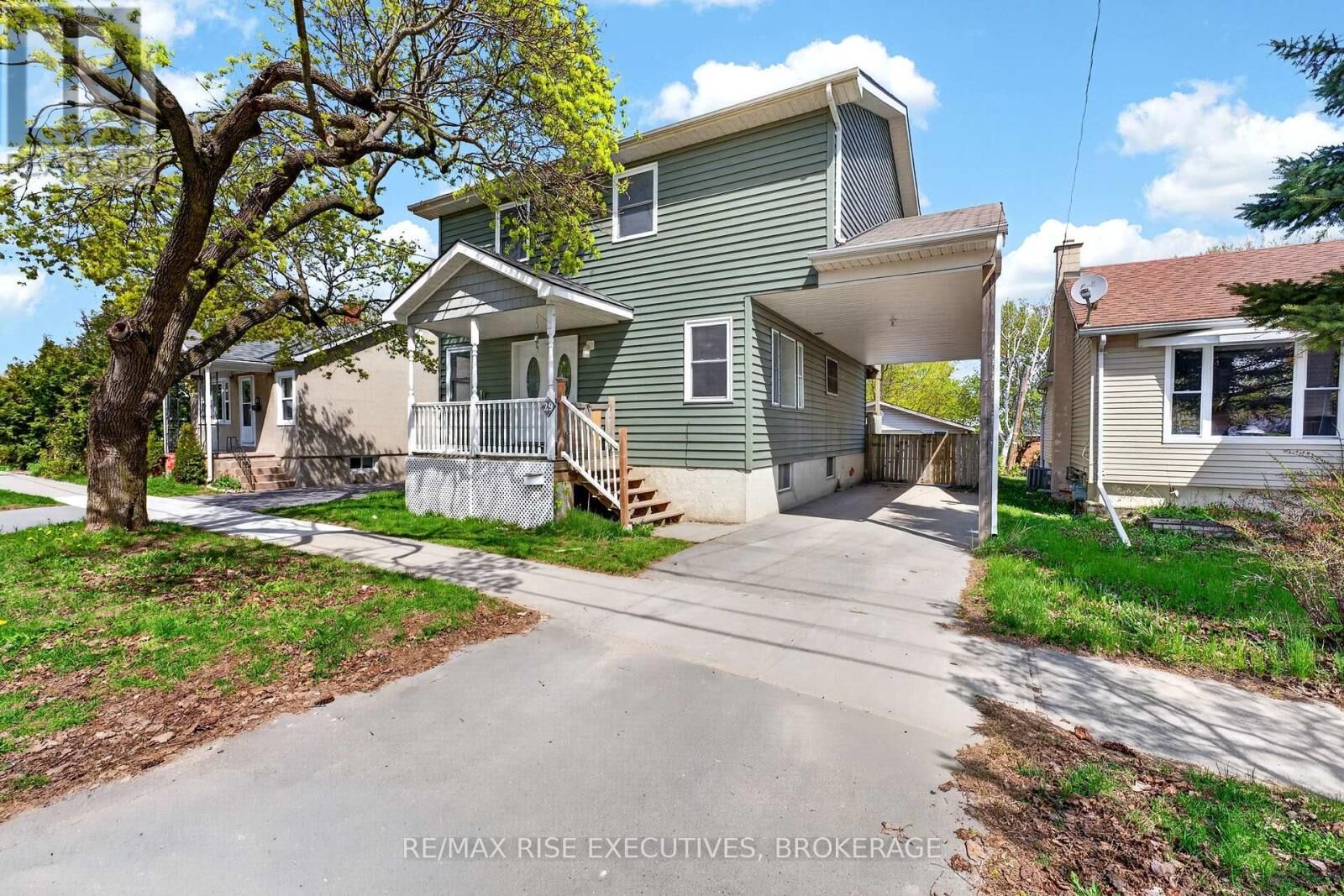 Property Photo:  29 Seventh Avenue  ON K7K 2M2 