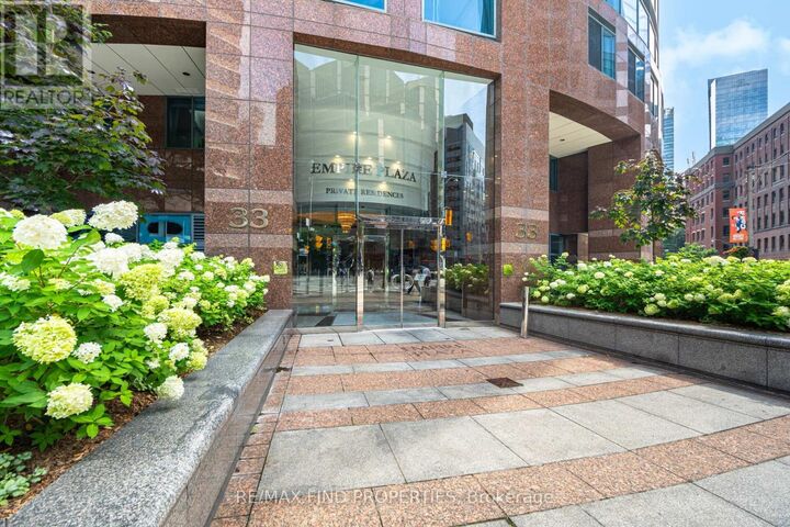 Property Photo:  33 University Avenue 1203  ON M5J 2S7 