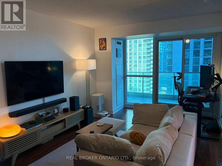 Property Photo:  33 Bay Street 1307  ON M5J 2Z3 