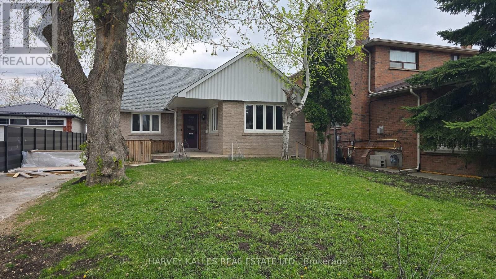 Property Photo:  279 Cornelius Parkway Main  ON M3K 1T6 