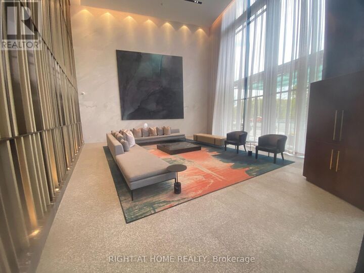 Property Photo:  585 Bloor Street East 2416  ON M4W 0B3 