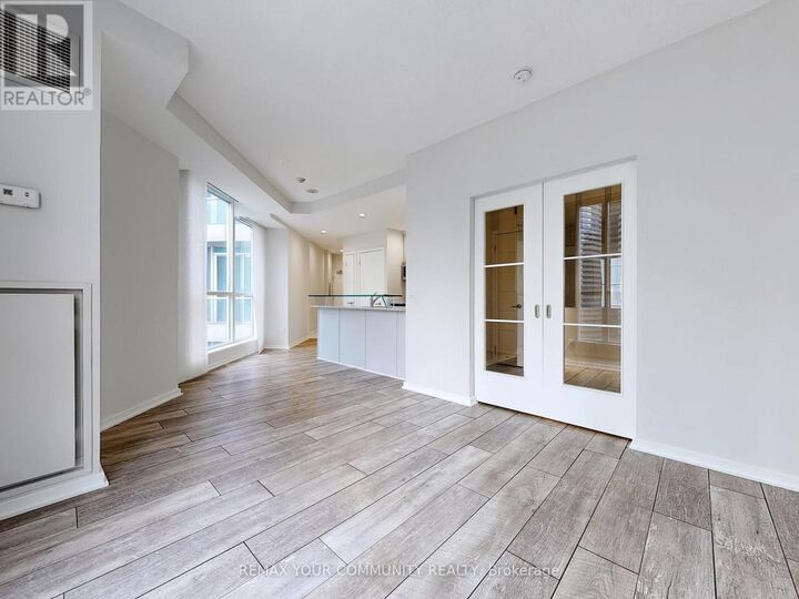 Property Photo:  208 Queens Quay West Street 2212  ON M5J 2Y5 