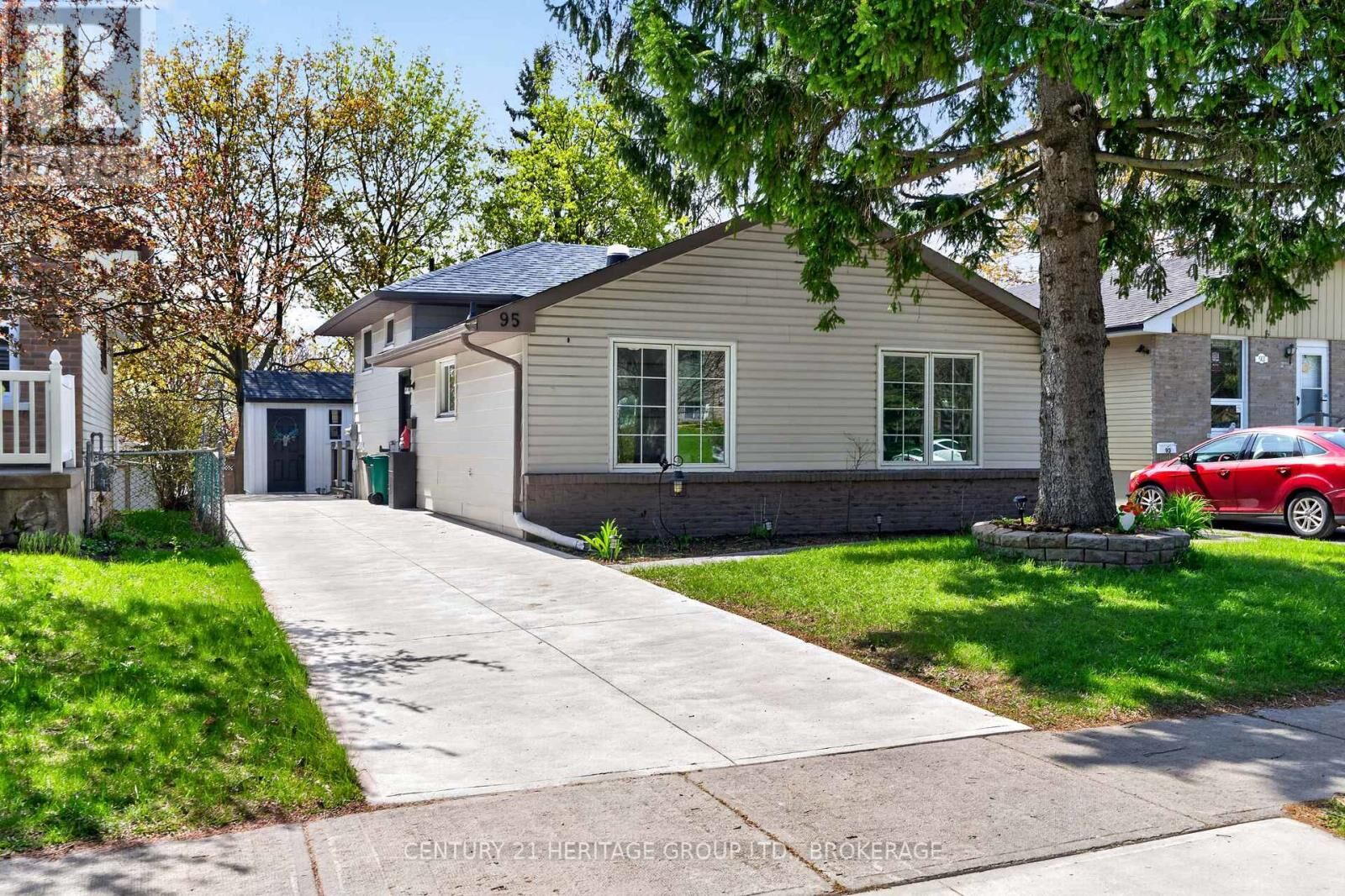 Property Photo:  95 Virginia Drive  ON K7K 5Y3 