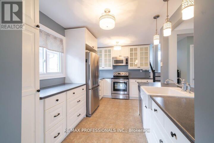 Property Photo:  13 Baraniuk Street Upper  ON L2N 1N4 