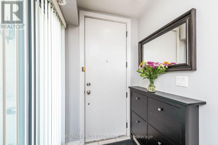 Property Photo:  140 Widdicombe Hill Boulevard 601  ON M9R 0A9 