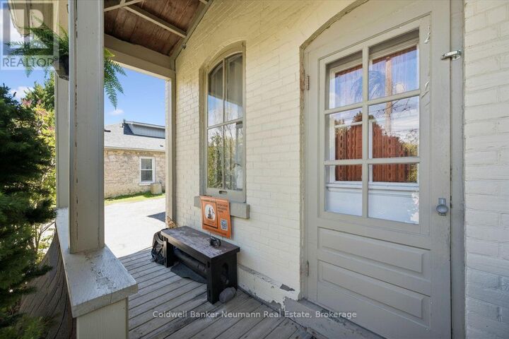 Photo de la propriété: 159 Glasgow Street North ON N1H 4W7