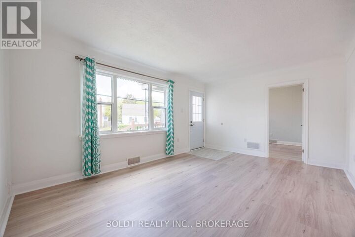 Property Photo:  422 Welland Avenue  ON L2M 5T8 