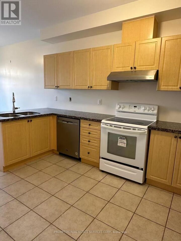 Property Photo:  11 Ivory Silk Drive  ON L6C 0G8 