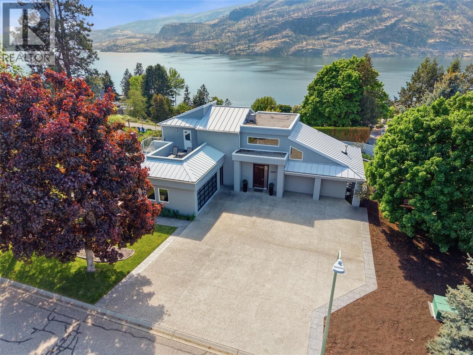 Property Photo: 2090 Bennett Road BC V1V 2C2