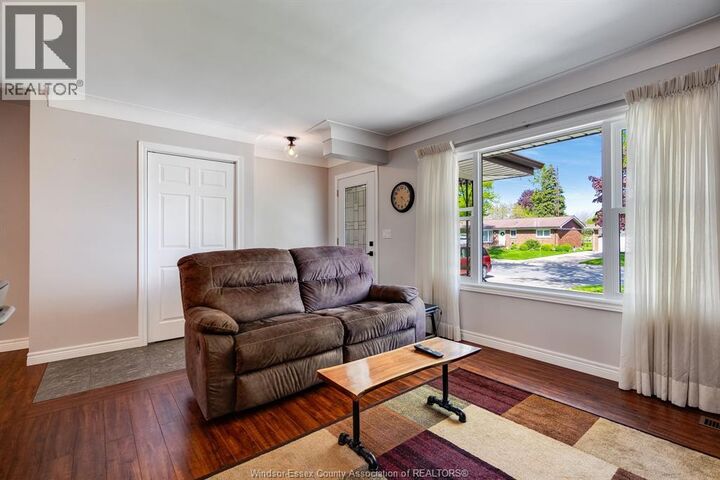 Property Photo:  11 Lutsch Street  ON N8H 4K3 