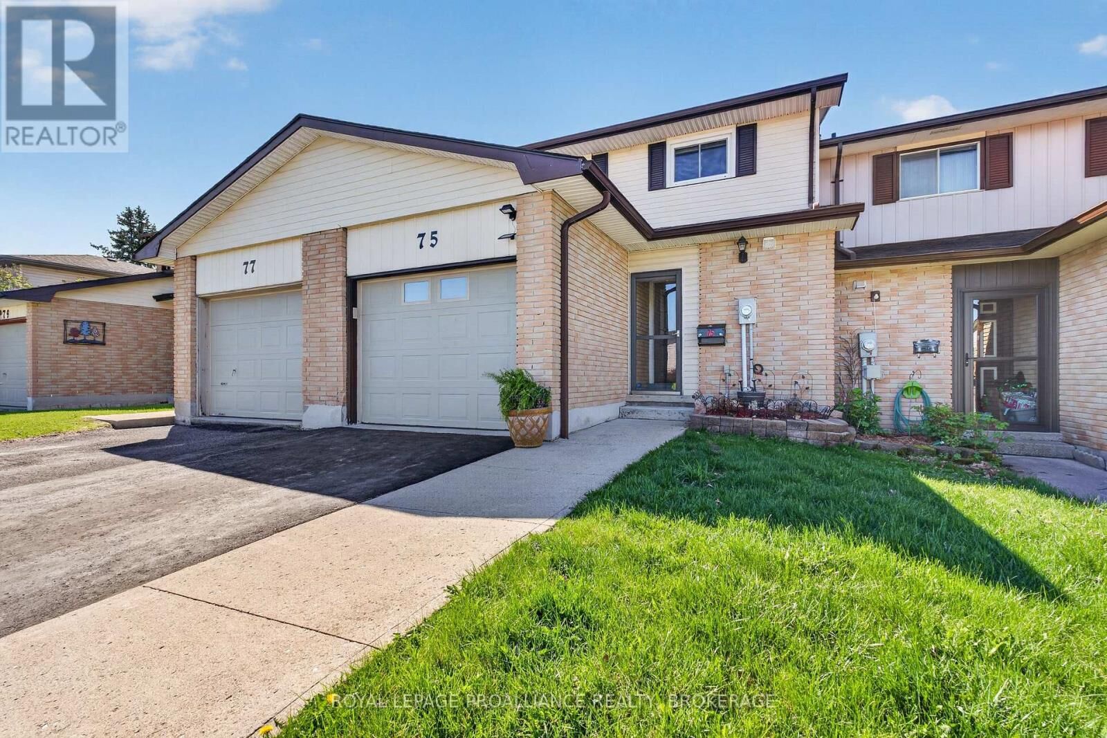 Property Photo:  75 Windfield Crescent  ON K7K 6G6 