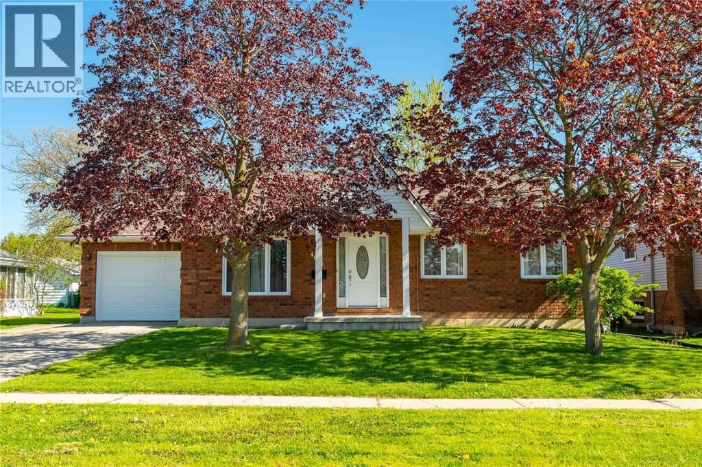 Property Photo:  4076 Maple Street  ON N0N 1R0 