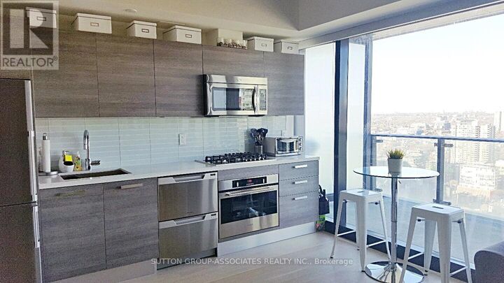 Property Photo:  224 King Street West 2802  ON M5H 0A6 