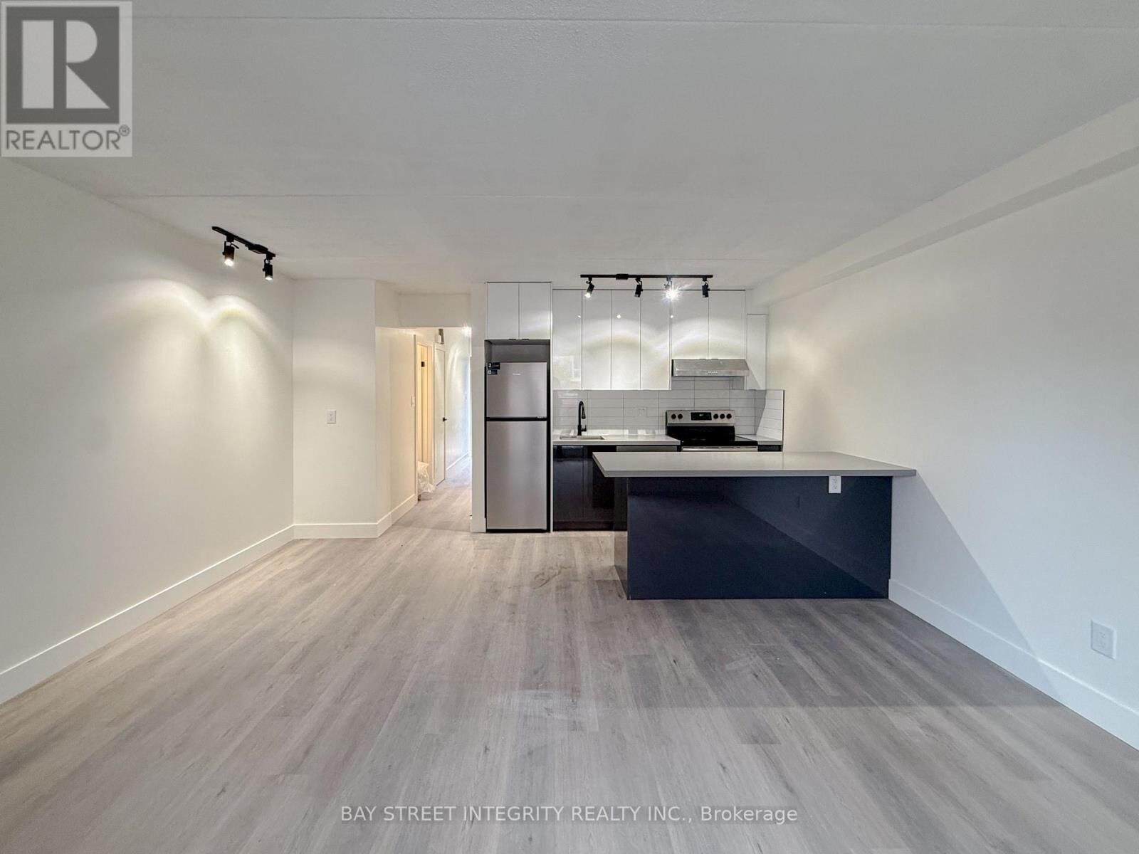 Property Photo:  678 Queen Street East Unit 2  ON M4M 1G8 
