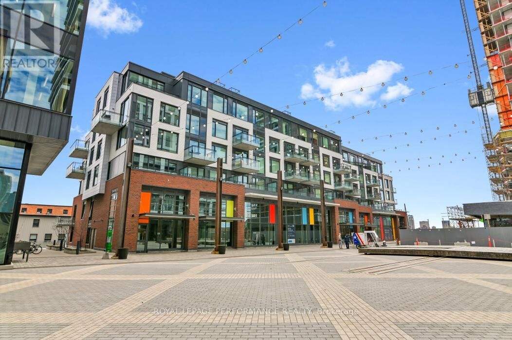 Property Photo:  320 Miwate Private 207  ON K1R 0E1 