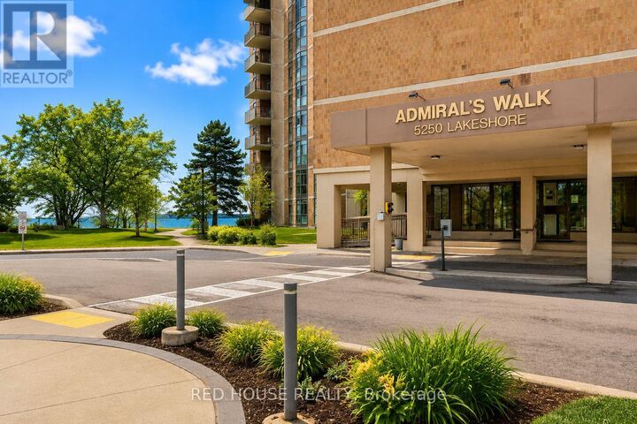 Property Photo:  5250 Lakeshore Road 809  ON L7L 5L2 