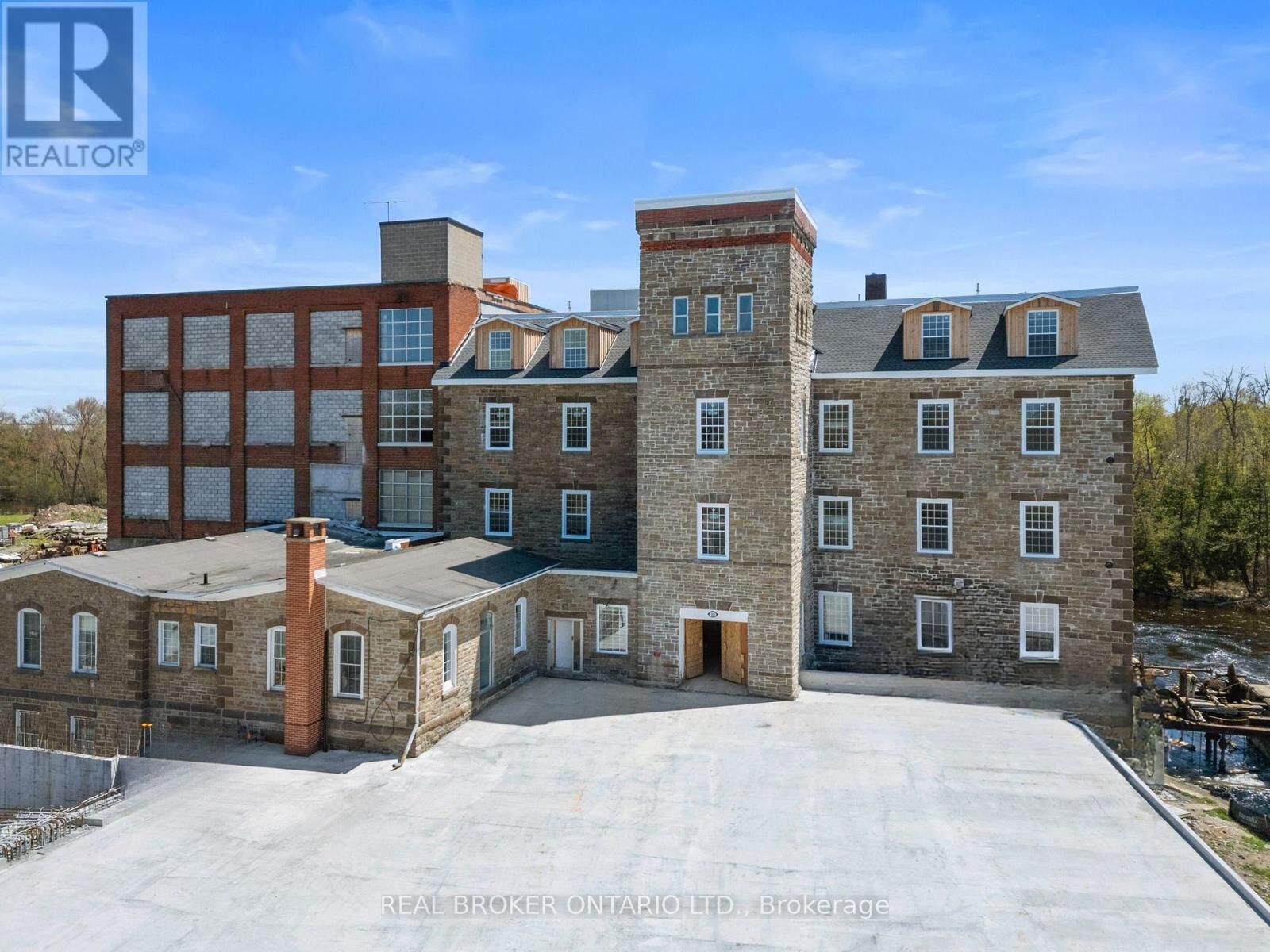Property Photo:  150 Mill Street 205  ON K7C 1T4 