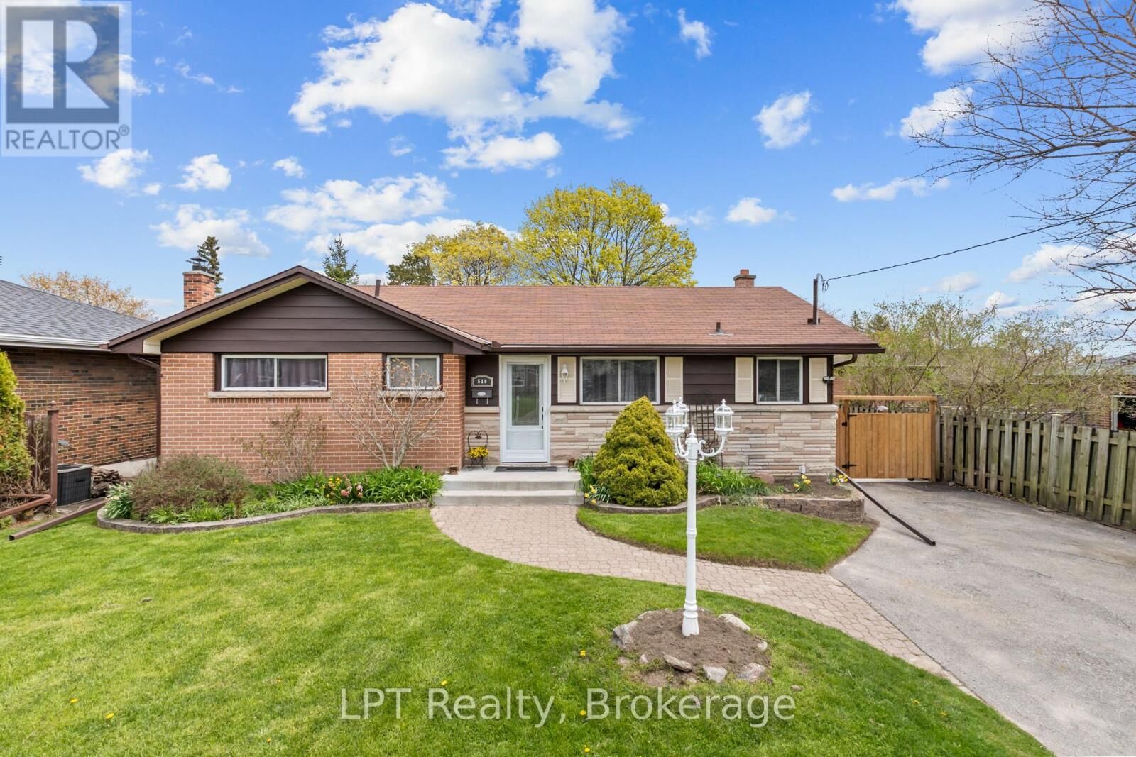 Property Photo:  519 Rosmere Street  ON L1J 5H5 