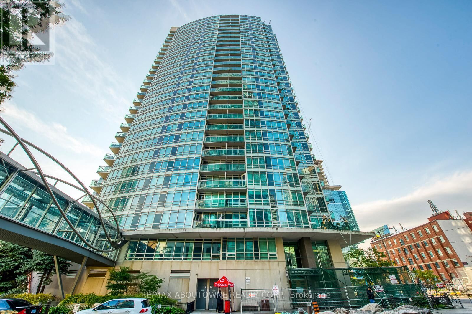 Property Photo:  397 Front Street 1907  ON M5V 3G1 