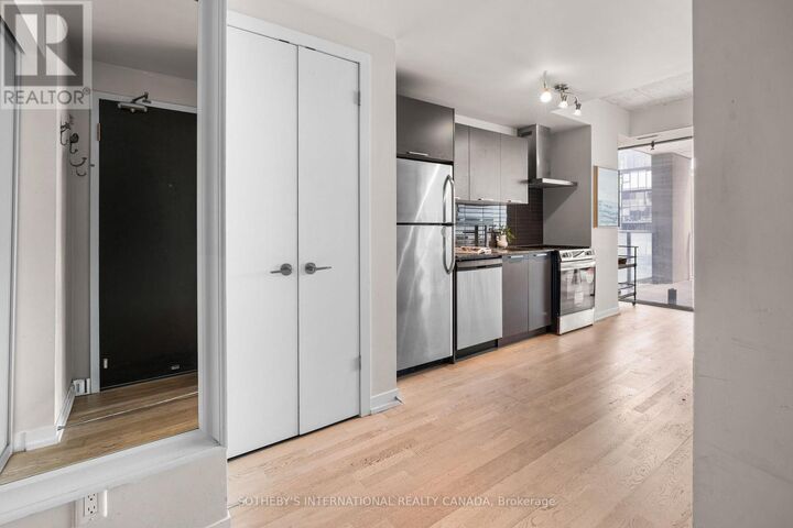 Property Photo:  95 Bathurst Street 1204  ON M5V 0H7 