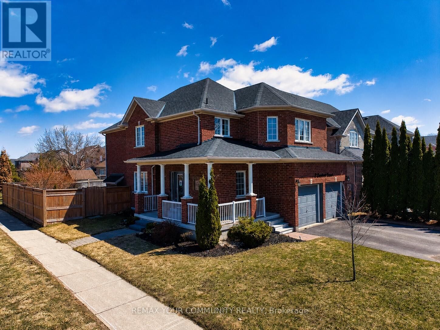 Property Photo:  2 Laurelbank Crescent  ON L4P 4H6 