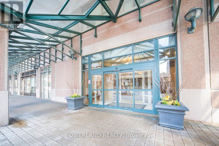Property Photo:  909 Bay Street 208  ON M5S 3G2 