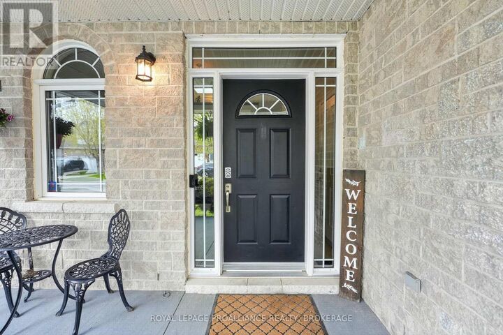 Property Photo:  459 Maureen Street  ON K7K 7M1 