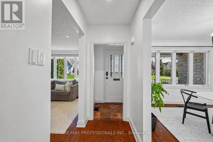 Property Photo:  28 Spring Garden Road  ON M8Z 3X1 