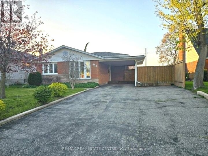 Property Photo:  834 Westminster Drive South Main  ON N3H 1V2 