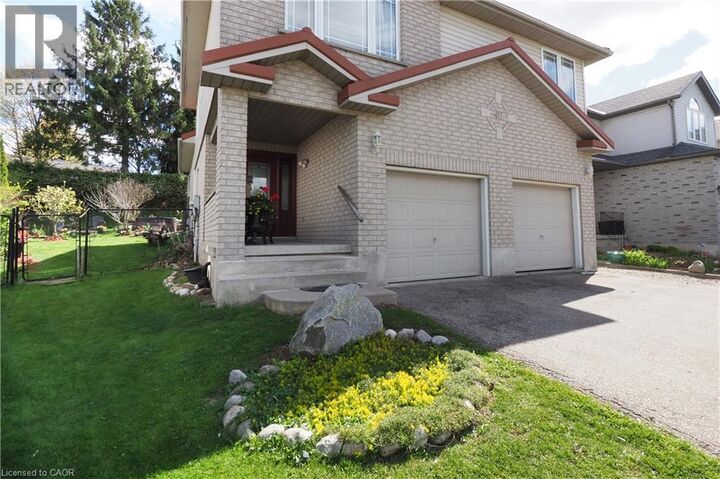 Property Photo:  40 Dineen Court  ON N2B 3X3 