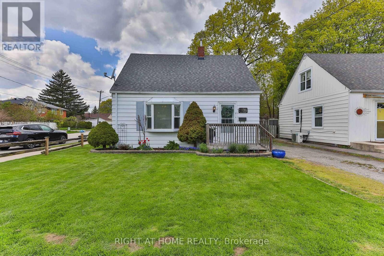 Property Photo:  37 Stewart Street  ON L6K 1X3 