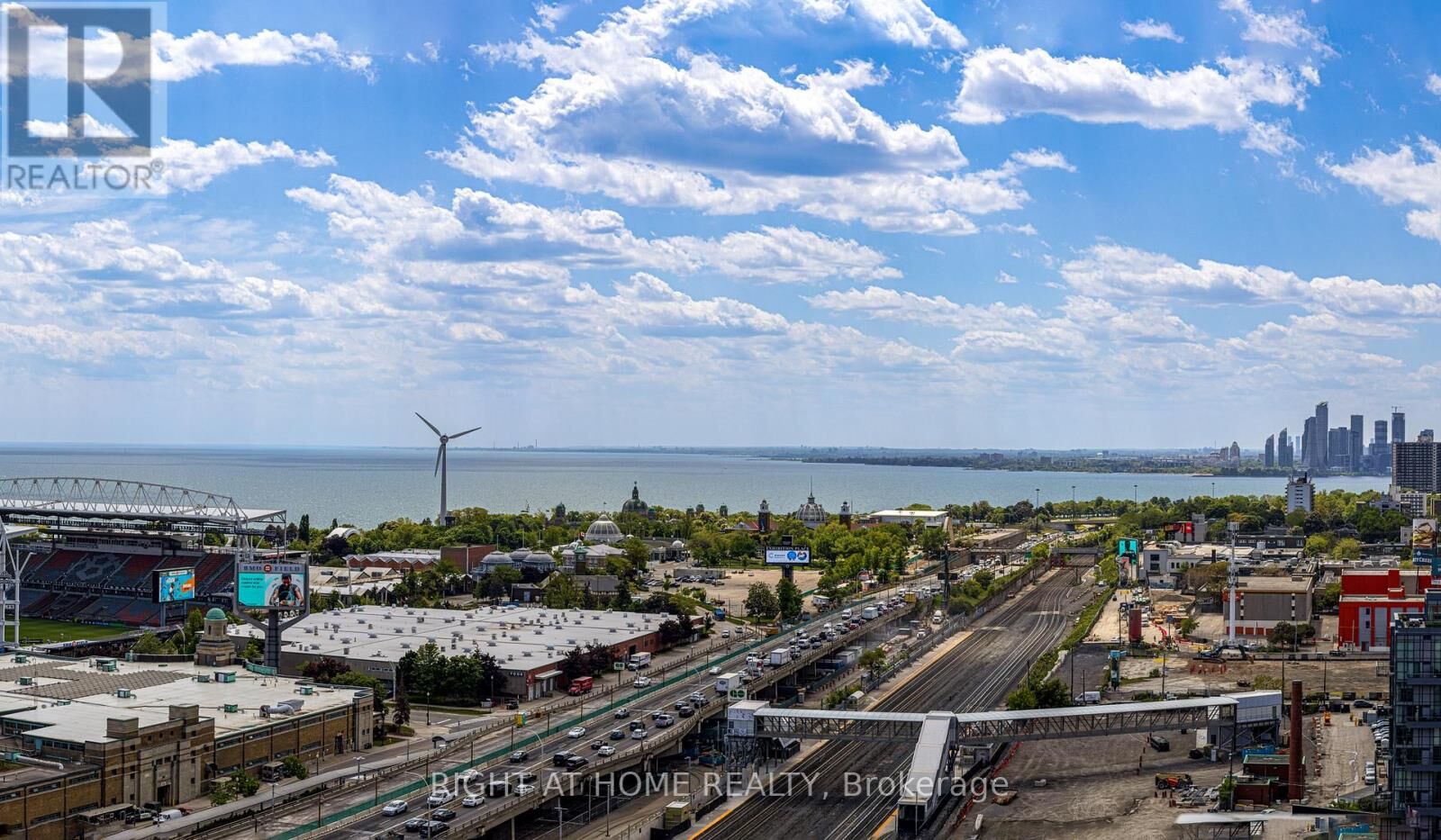 Property Photo:  85 East Liberty Street 2104  ON M6K 3R4 