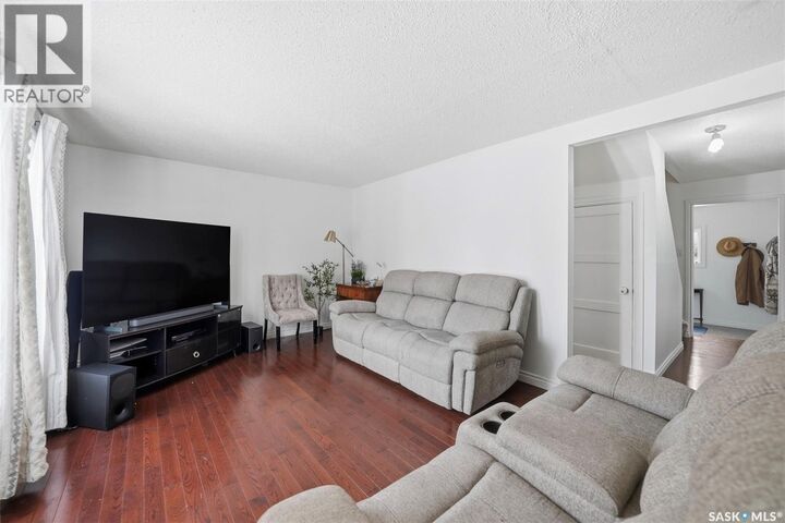 Property Photo:  547 5th Street E  SK S6V 0L9 