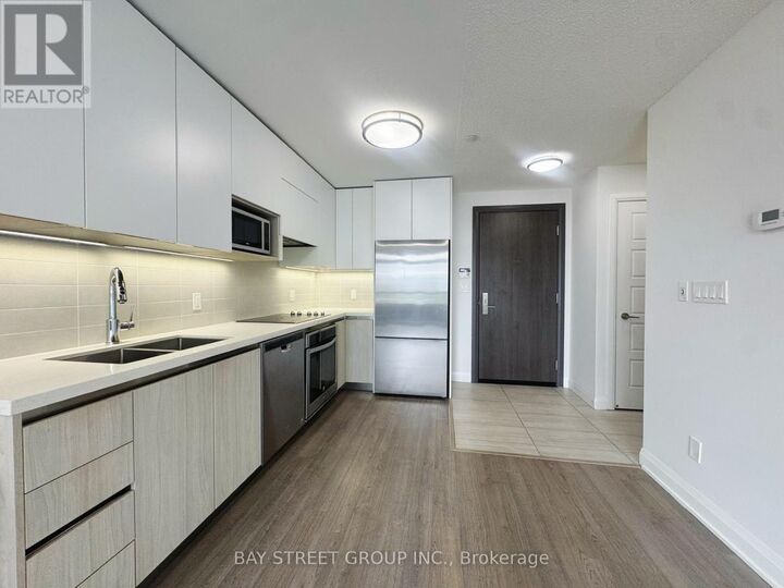 Property Photo:  15 Water Walk Drive 702  ON L3G 0G2 