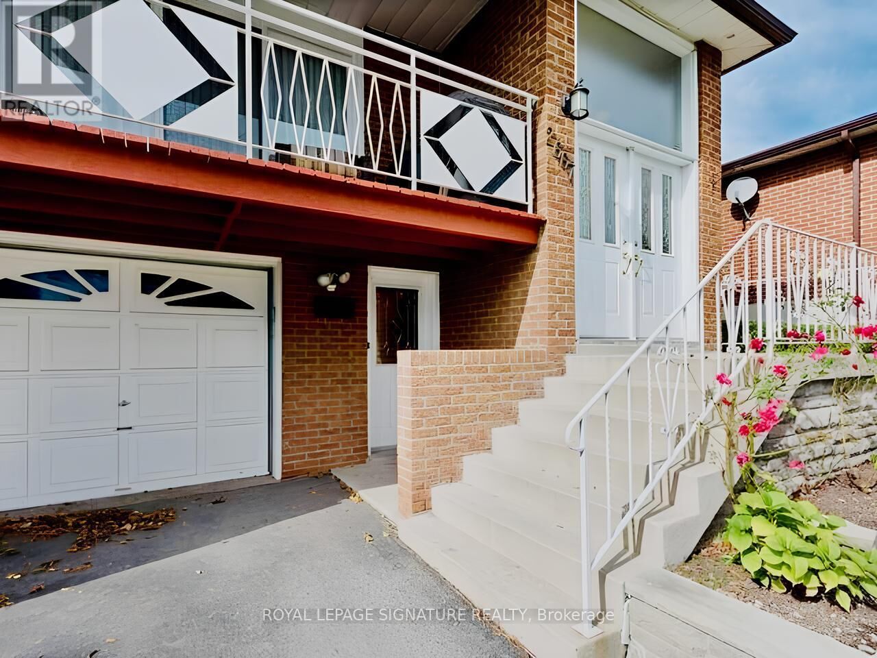 Property Photo:  2667 Sherhill Drive Lower  ON L5J 3Z2 