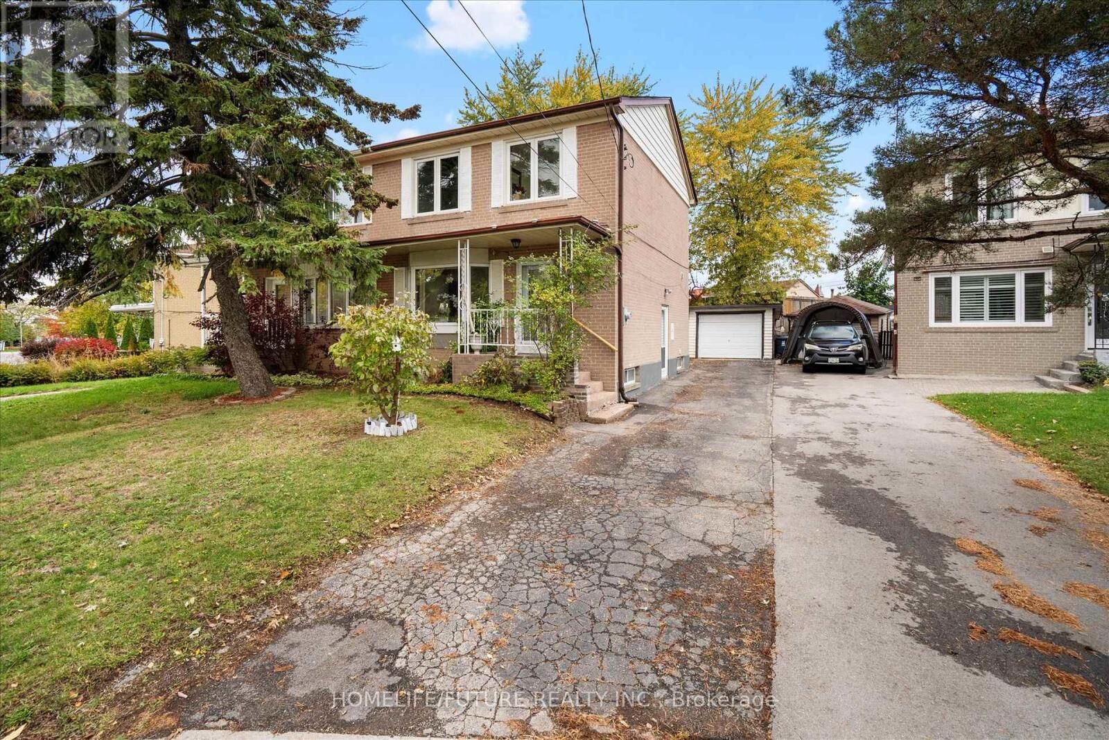 Property Photo:  12 Ellendale Drive  ON M1P 1N2 