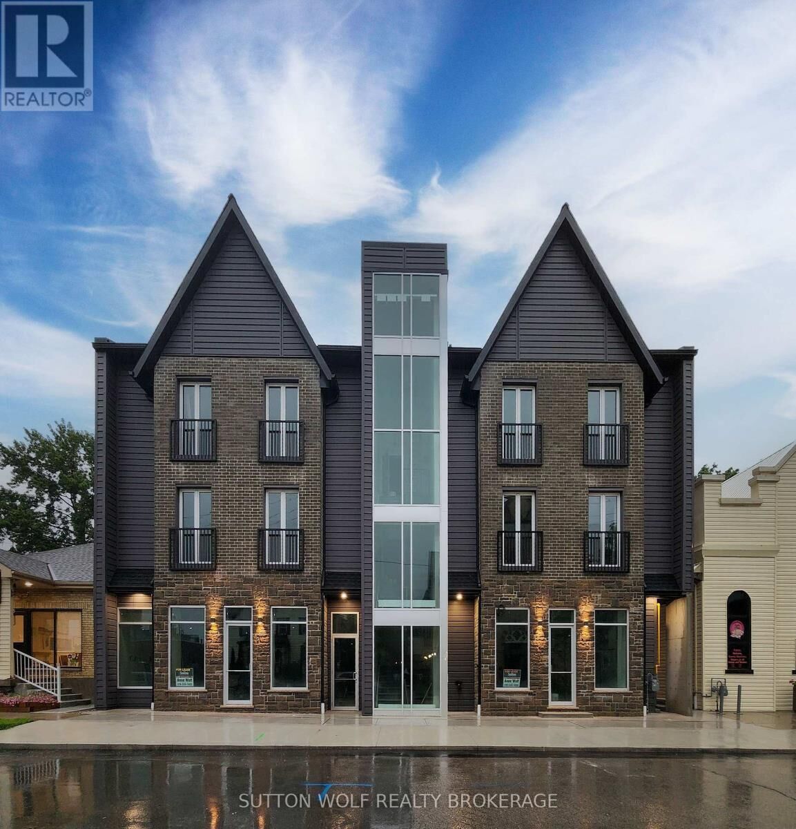 Property Photo:  19 Centre Street West 301  ON N7G 1T5 