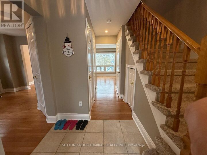 Property Photo:  39 April Gardens Main  ON L4G 4R7 