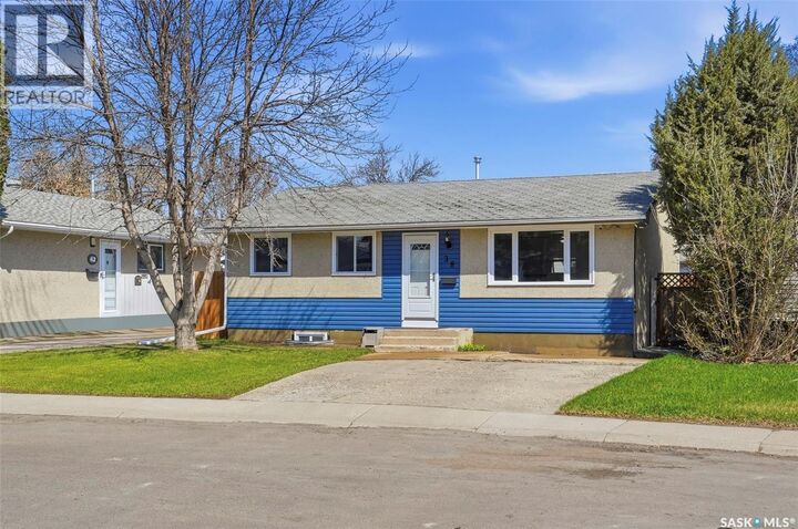 Property Photo:  38 Cartier Crescent  SK S7L 4L7 