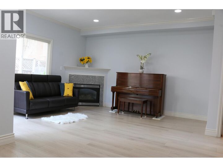 Property Photo:  7433 St. Albans Road 3  BC V6Y 2K5 