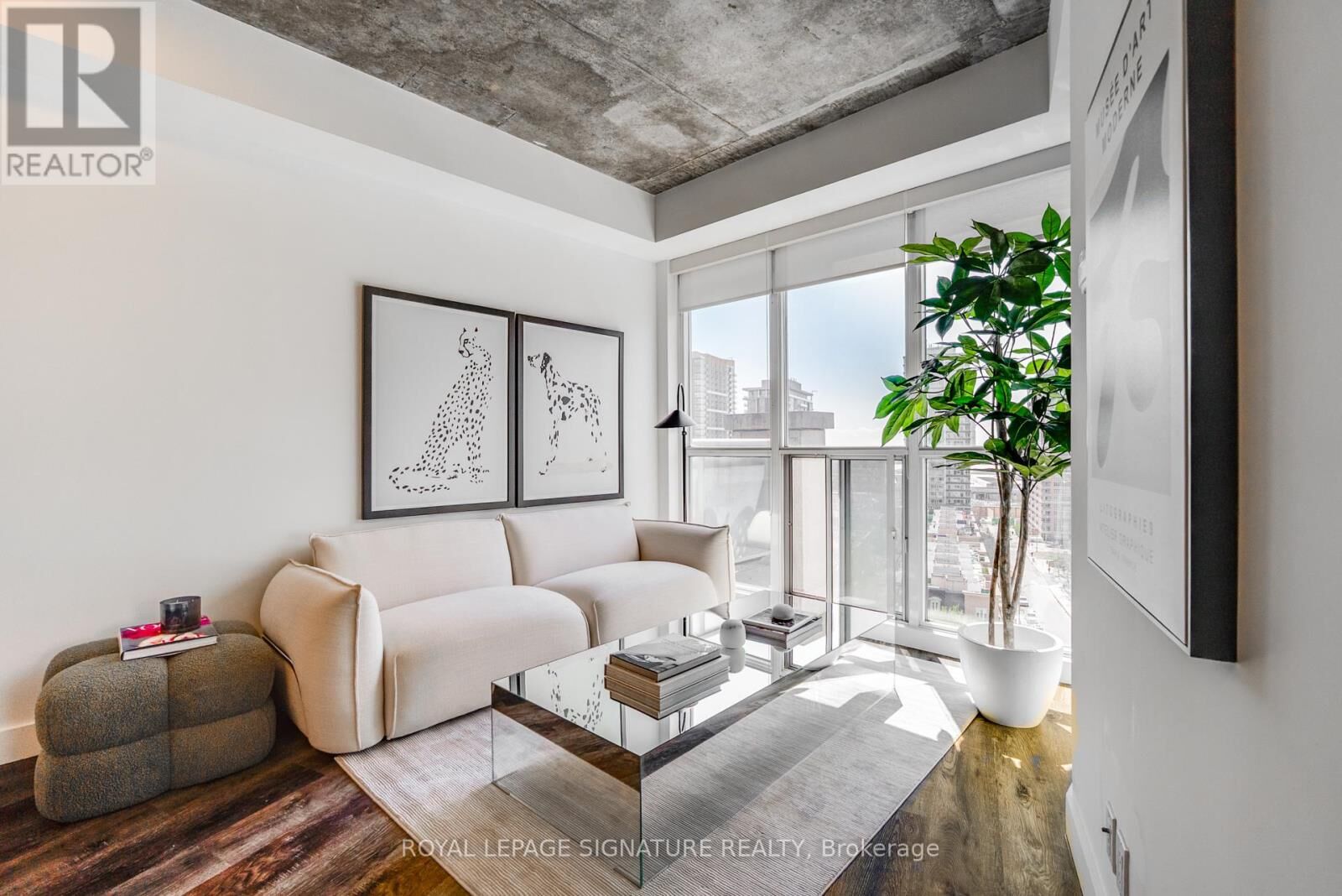 Property Photo:  1 Shaw Street 1421  ON M6K 0A1 