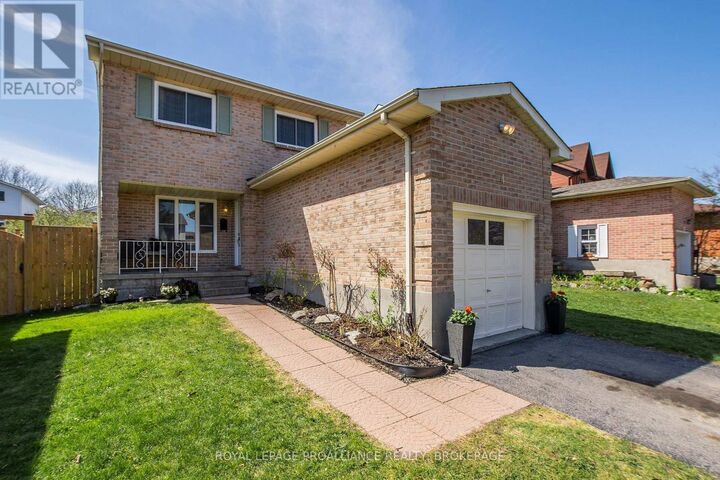Property Photo:  4 Balmoral Court  ON K7M 7S9 