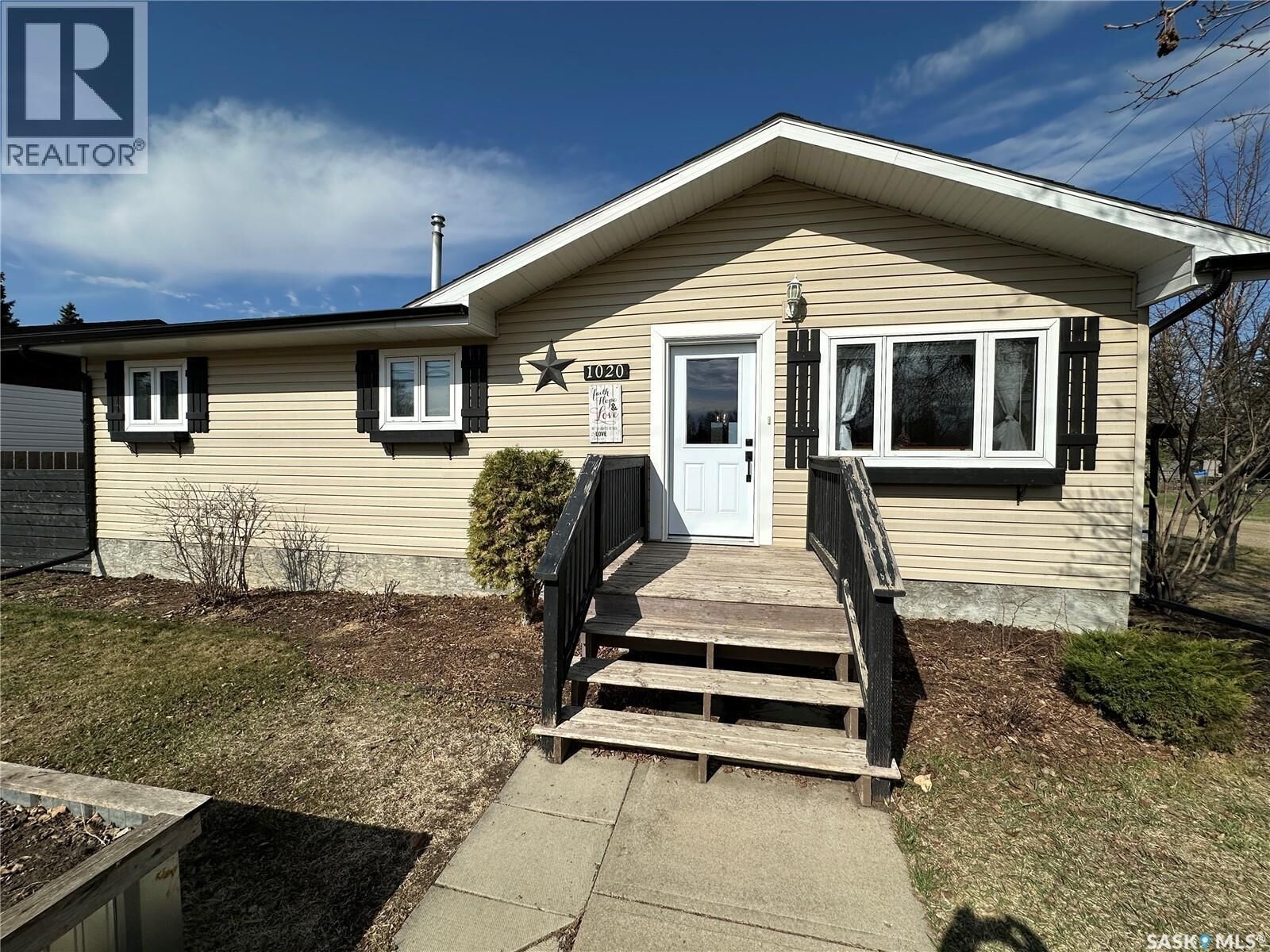Property Photo:  1020 4th Avenue  SK S0K 3R0 