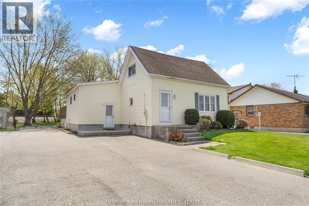 Property Photo:  848 Grand Avenue East  ON N7M 0P8 