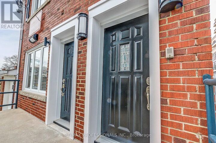 Property Photo:  5A Old Mill Drive  ON M6S 4J7 